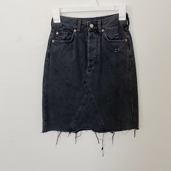 H&M Dresses & Skirts - High waisted denim skirt